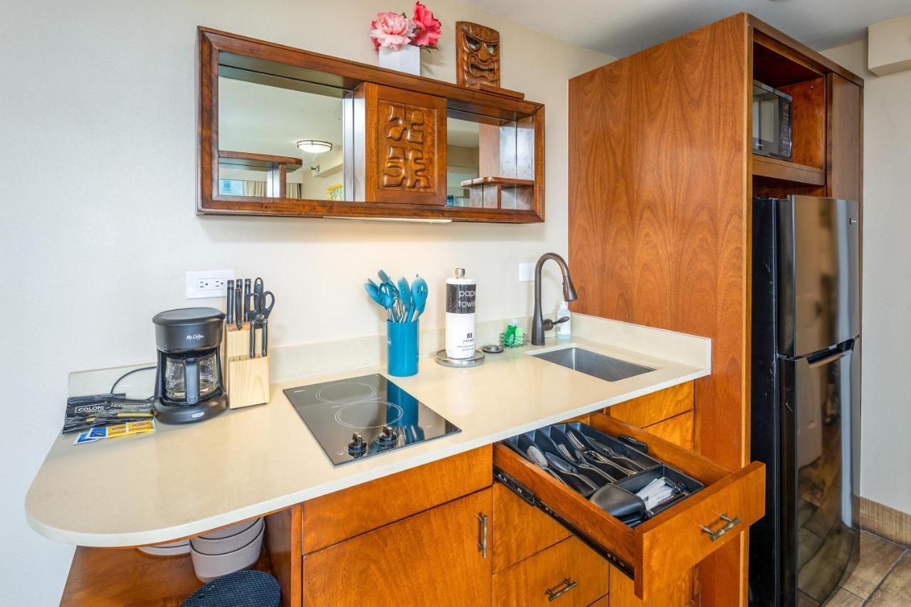 Gorgeous One Bedroom Bamboo Blocks From The Beach هونولولو المظهر الخارجي الصورة