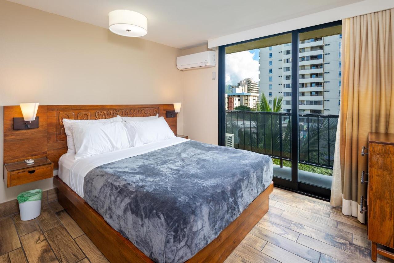 Gorgeous One Bedroom Bamboo Blocks From The Beach هونولولو المظهر الخارجي الصورة