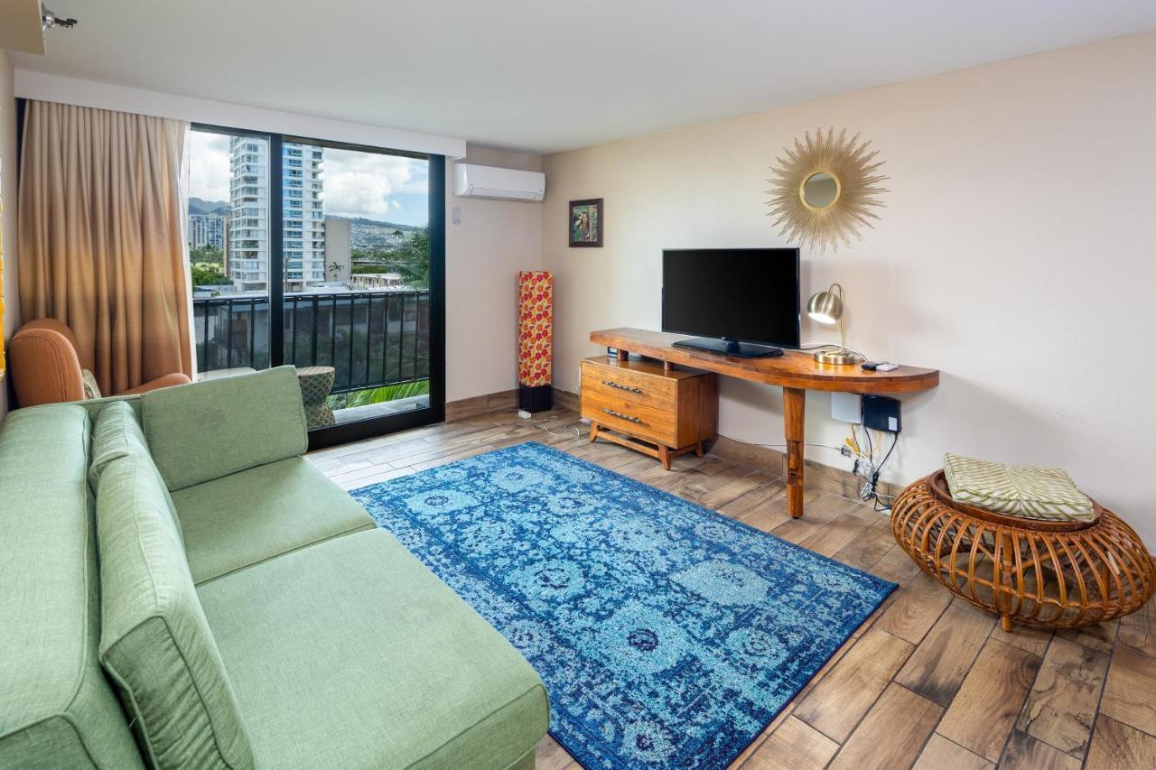 Gorgeous One Bedroom Bamboo Blocks From The Beach هونولولو المظهر الخارجي الصورة
