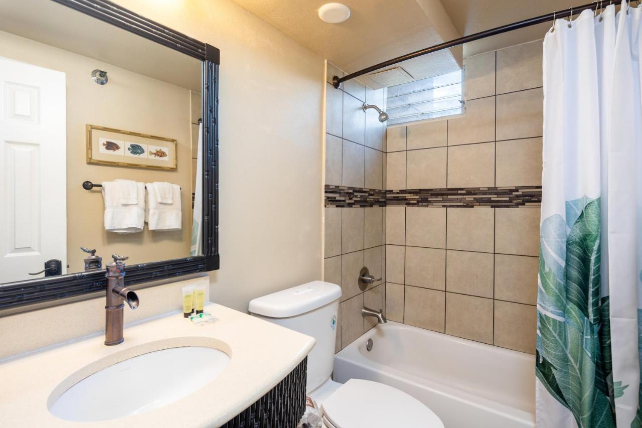Gorgeous One Bedroom Bamboo Blocks From The Beach هونولولو المظهر الخارجي الصورة