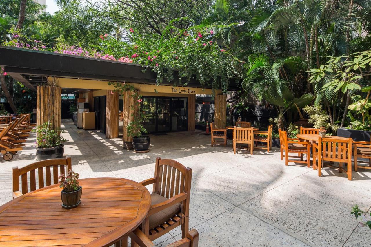Gorgeous One Bedroom Bamboo Blocks From The Beach هونولولو المظهر الخارجي الصورة