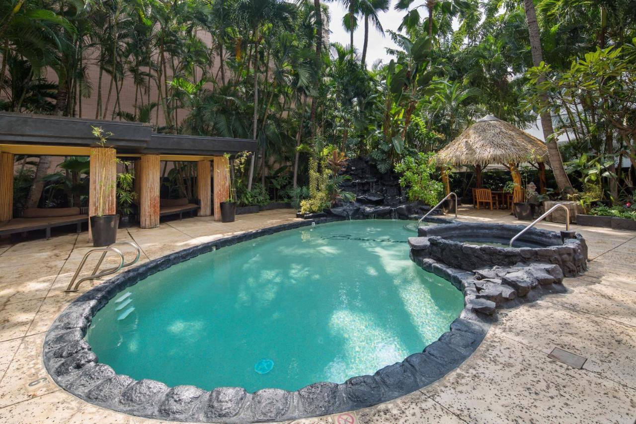 Gorgeous One Bedroom Bamboo Blocks From The Beach هونولولو المظهر الخارجي الصورة